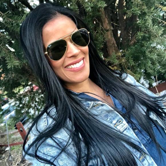 Meet your Posher, Karen - Picture 1 of 2